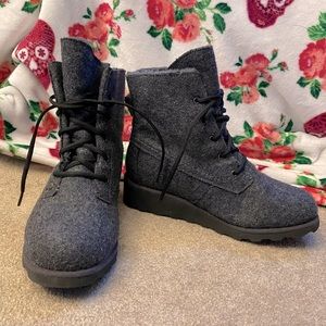 BearPaw wool grey boots